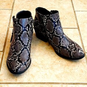 New Stylish Snakeskin Boots